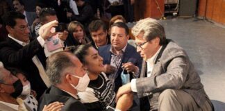 Ricardo Monreal se impone ante gritos de neomorenistas en evento en Hidalgo .