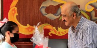 Premia Ayuntamiento a ganadoras del concurso de cuentos y fábulas navideñas infantiles #Xalapa