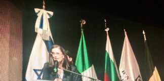 Bulgaria reprocha a México deportación y maltrato de 27 turistas en Cancún .