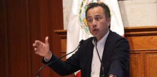 Minimiza el gobernador Cuitláhuac García los asaltos con violencia en carreteras de Veracruz