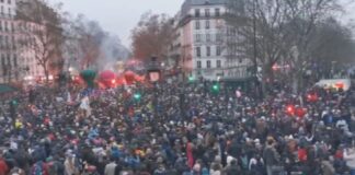 Multitudinaria marcha contra reforma de pensiones paralizó Francia .