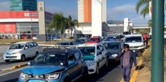 Carambola de autos en la Lázaro Cárdenas deja personas lesionadas