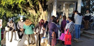 Toman oficinales centrales del sector salud en Veracruz por despidos injustificados.