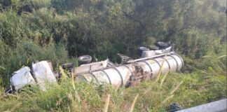 Vuelca pipa con acido nítrico en la Poza Rica Veracruz