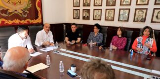 Recibe Ricardo Ahued a vecinos del Fraccionamiento Coapexpan .