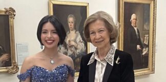 Critican a Ángela Aguilar por romper protocolo real con la reina Sofía de Grecia