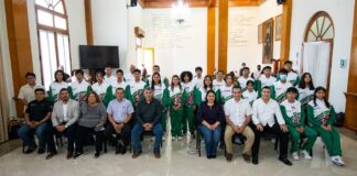 Entrega Ayuntamiento uniformes a deportistas que representarán a Córdoba en Juegos Estatales Conade