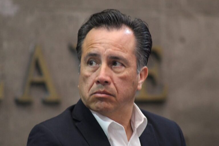 Reconoce Cuitláhuac García que trabajadora de SEV ha convenido contratos millonarios con su gobierno