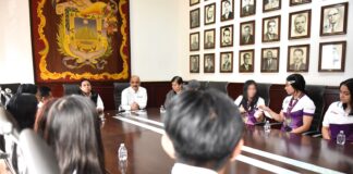 Recibe Alcalde a jóvenes deportistas.