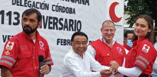 Reconoce alcalde de Córdoba labor altruista de voluntarios de Cruz Roja .