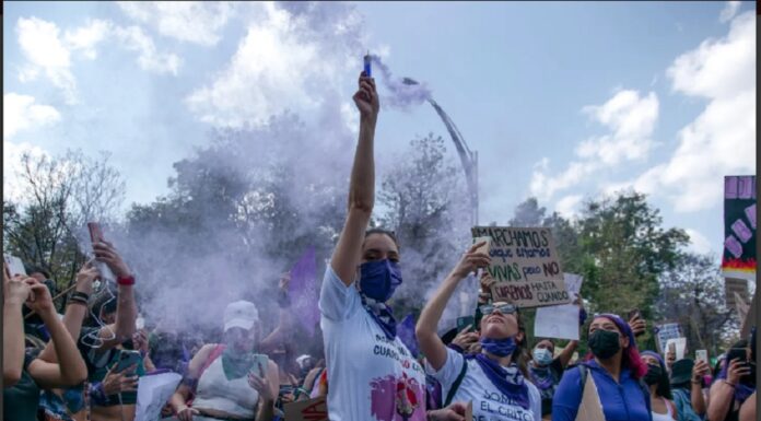 Defensoras denuncian represión en 7 estados durante manifestaciones por el 8M.