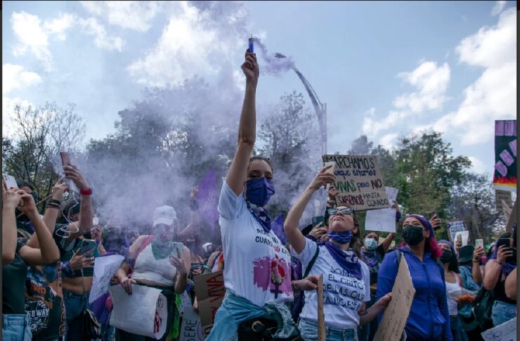 Defensoras denuncian represión en 7 estados durante manifestaciones por el 8M.