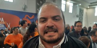 #EricCisneros. Se le juzga por lo que dice no por su color: MC