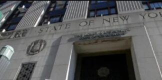 Retrasan sesión del gran Jurado en caso de cargos contra Trump.