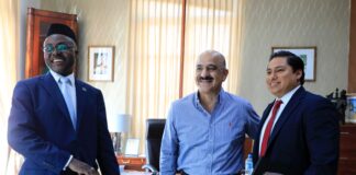 Recibe Presidente Municipal de Xalapa al Representante de Gobierno de la República Democrática del Congo en México .