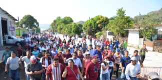 Encabeza Gómez Cazarín a más de medio millar de personas en la “Caravana por la Justicia” desde Hueyapan de Ocampo con destino a CDMX.