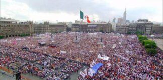AMLO y seguidores abarrotan el zócalo capitalino