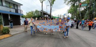 Marchan por el saneamiento de Ríos en Veracruz.