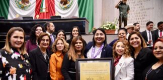 Entrega Congreso de Veracruz a Graciela Nani el Premio Estatal a la Mujer 2023 .