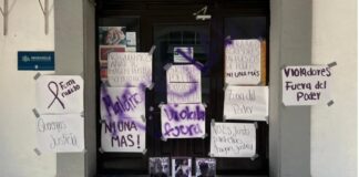 Tapizan de acusaciones y consignas oficina del Regidor Sebastián N .