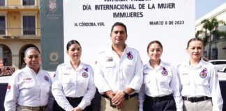 Entra en marcha la primera guardia femenil de la UMPC en Córdoba .