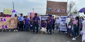 Con bloqueo exigieron justicia en feminicidio de Valeria de 22 años; no los atendió el gobierno