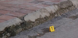 Balean a mando ministerial de la FGR en el sur de Veracruz .