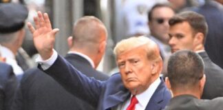 Donald Trump ha sido arrestado oficialmente luego de entregarse en NY .