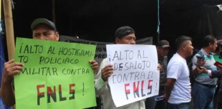 Acusan amenazas de desalojo a manifestantes en plantón en Plaza Lerdo .