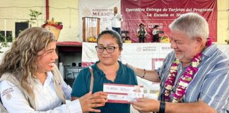 Entregan en Misantla recursos federales para mejorar infraestructura educativa.