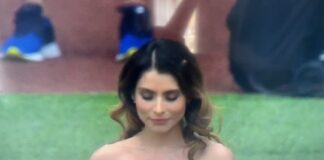 María de León se excusa ante error al cantar el Himno Nacional.