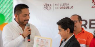 Entregan nombramiento a ganador del concurso “Oficial del Registro Civil por un Día” #Xalapa