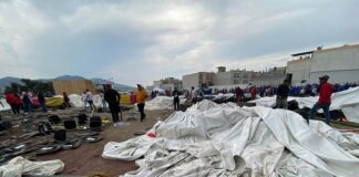 Fallece una mujer por caída de lona por tromba en mítin de Alejandra del Moral.