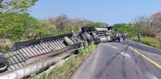 Siete lesionados por accidente vehicular de Trailer en la carretera Cardel Poza Rica .