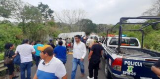 Una persona fallece y 15 lesionados por accidente en Hueyapan de Ocampo
