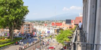 Ricardo Ahued invita a ciudadanos a presenciar el desfile desde balcones de Palacio. #Xalapa.