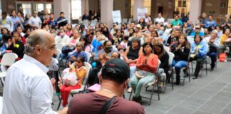 Jornada de audiencias ciudadanas en el Patio Central de Xalapa.