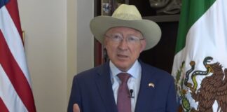 Ken Salazar llama a México a dar certidumbre a inversionistas .