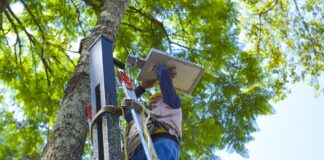 Continúa instalación de luminarias LED en el Centro .
