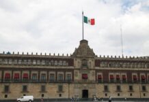 Como hotel tratan a un monumento nacional histórico .