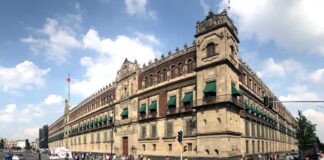 AMLO prohíbe a gobernadores y funcionarios pasarelas y acarreados en su mitin del 1 de julio