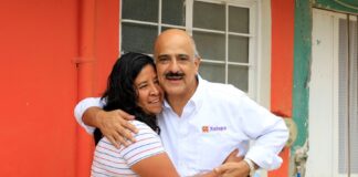 Ricardo Ahued otra vez lidera ranking de mejores alcaldes en el país .