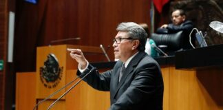 Ricardo Monreal rechaza ofensas electoreras del senador John Kennedy .