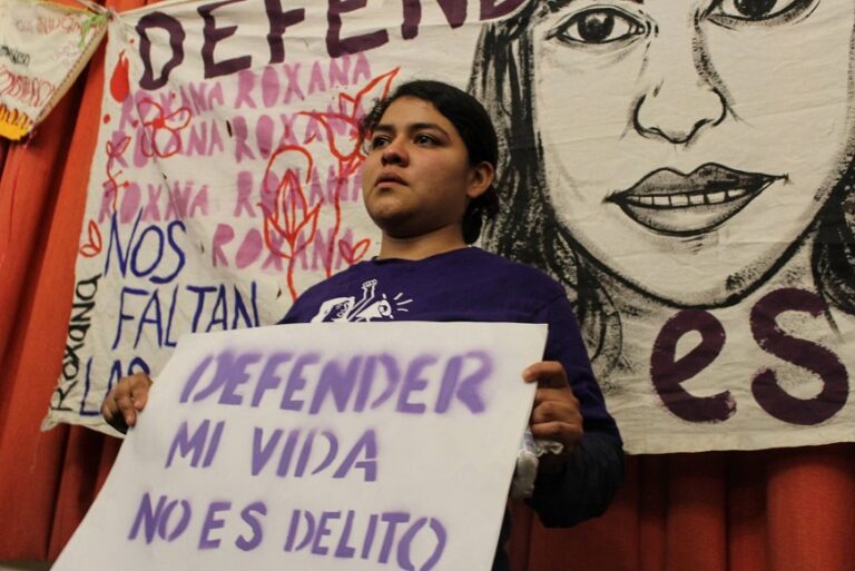 Alistan marcha contra la sentencia a Roxana en exceso de defensa. #DefenderMiVidaNoEsUnDelito