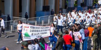 Participa Ayuntamiento de Xalapa en desfile conmemorativo del Día del Trabajo .
