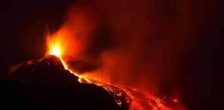 Volcán Etna también entró en Erupción.
