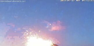 Intensifica su actividad el volcán Popocatépetl en México.