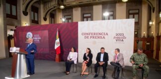 AMLO reprueba los corridos que hacen apología de la violencia y consumo de drogas.