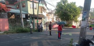 Colonos de la Benito Juárez cierran calle para exigir el servicio del agua .