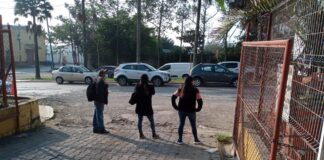 Madres de Altotonga toman la SEV para exigir un maestro .